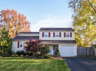 6127 Oakwood Dr, Urbandale, IA 50322