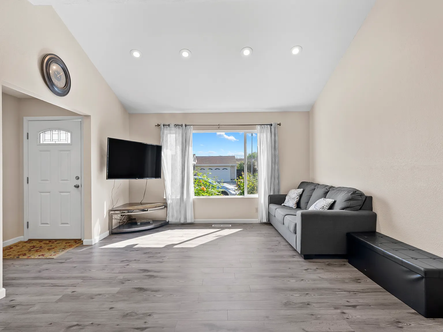 2 bed, 1116 sqft, $3,799 — Photo 4