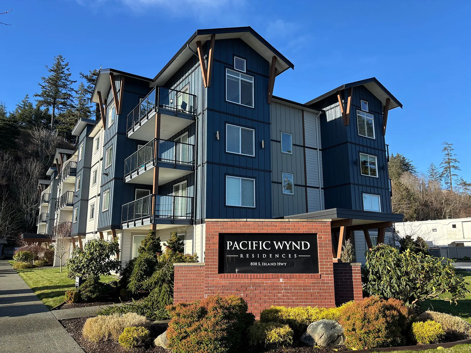 Pacific Wynd Residences — Photo 1