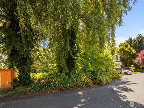 672 Lind Avenue NW, Renton, WA 98057