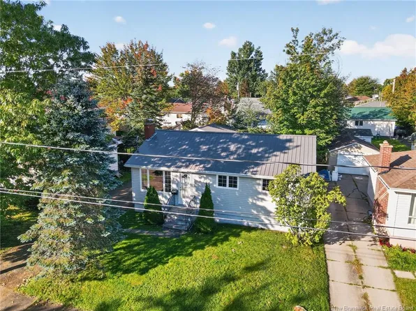 202 McKenzie Ave, Moncton, NB E1C 7Z3
