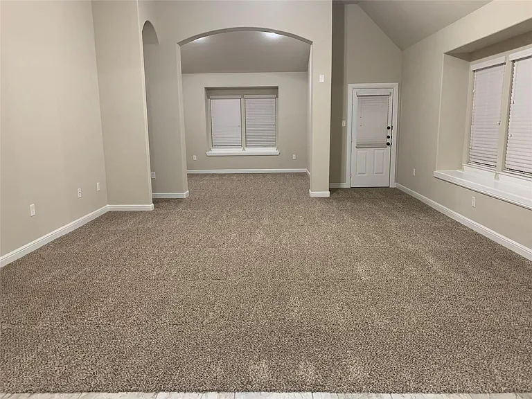 10023 Thicket Park Ln — Photo 8