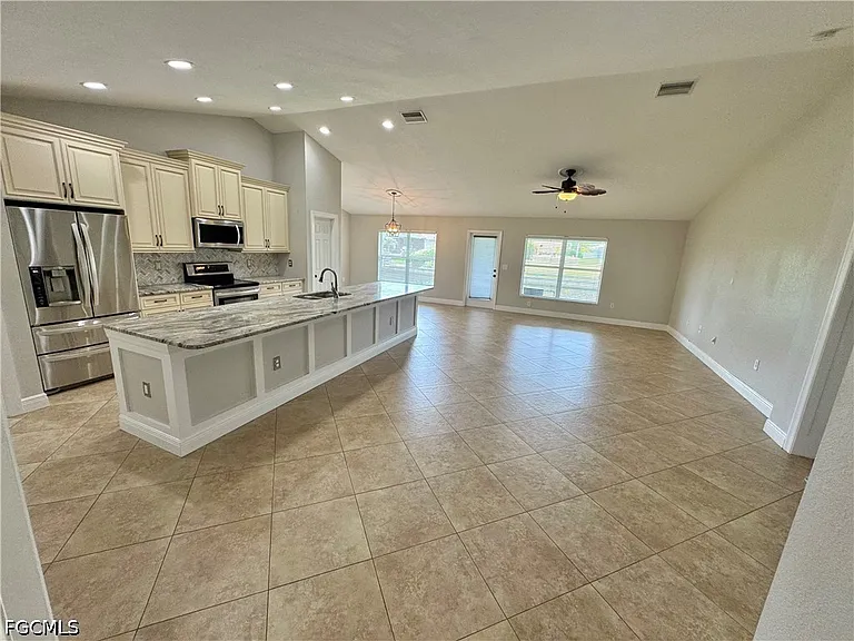 3829 SW 17th Pl — Photo 3