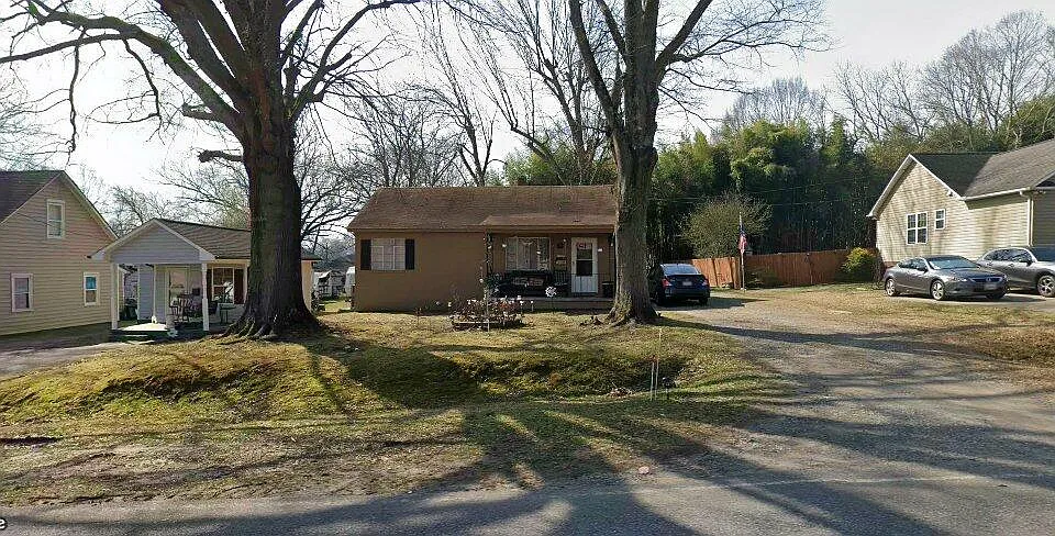 207 W Maine Ave