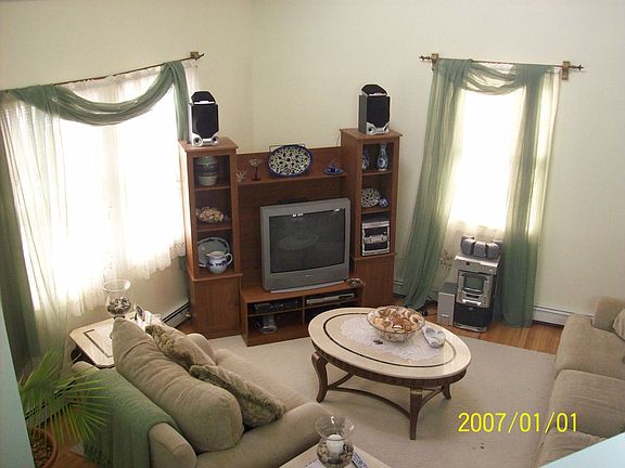 3rd image of 19 Wachuset Ave