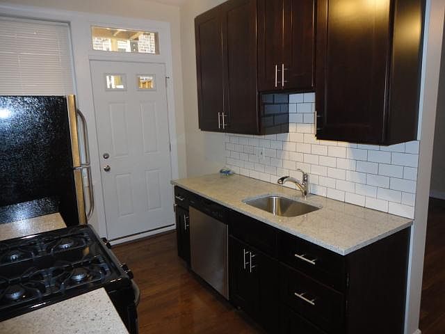 1st image of 856 W Cornelia Ave #3S