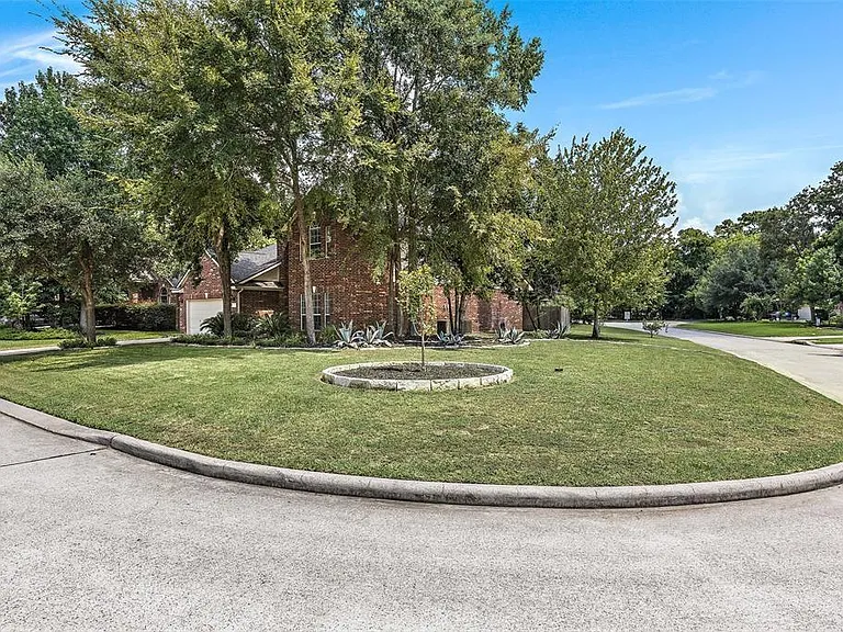 2 Hollow Glen Pl — Photo 34
