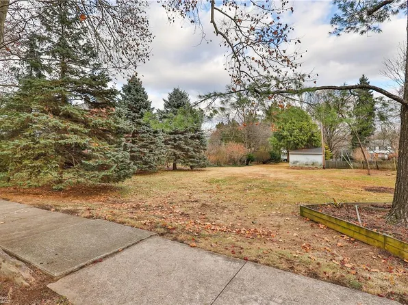 2842 Crest Ave N, Allentown, PA 18104