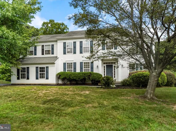 1206 Indian Trail Dr, Downingtown, PA 19335