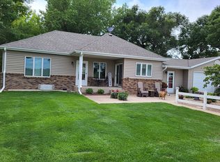 2205 E 16th Rd, Hampton, NE 68843