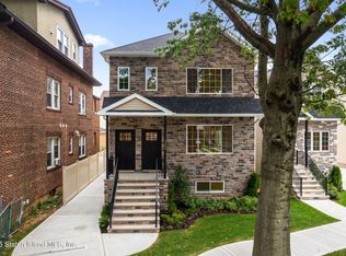 1386 Clove Rd, Staten Island, NY 10301