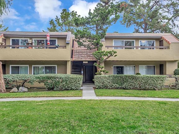 3rd image of 275 Tradewinds Dr APT 8