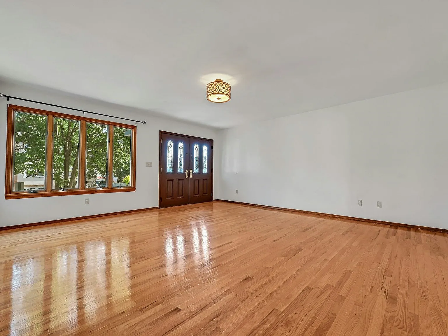 3 bed, 2.0 bath, $3,950 — Photo 3