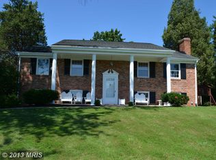 1128 Clinch Rd, Herndon, VA 20170