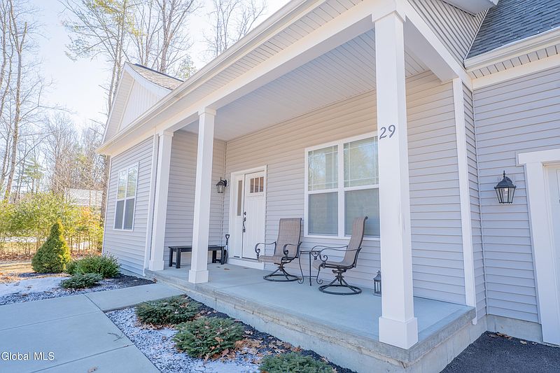 3rd image of 29 Creekside Drive