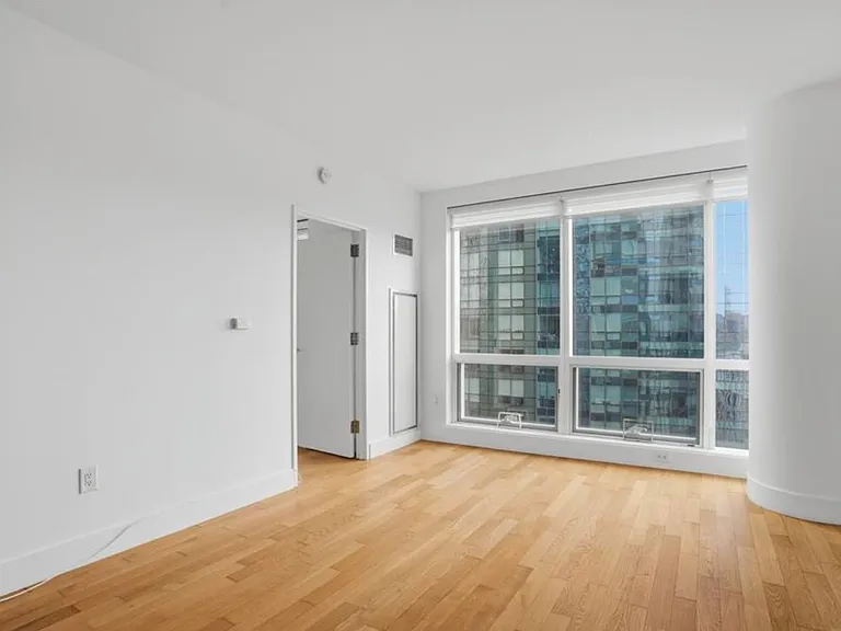 77 Hudson St #2002 — Photo 5