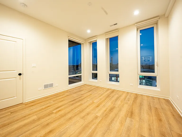 6338 W Belmont Ave #202 — Photo 10