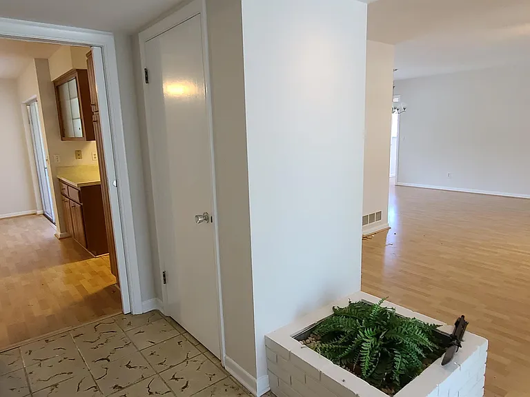 1329 Fairfield Dr — Photo 7
