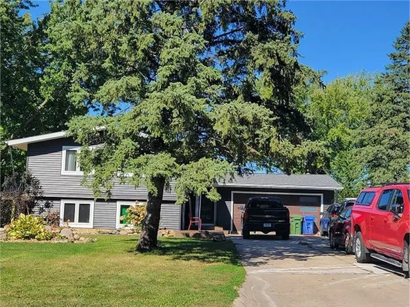 205 Garner Dr, Waverly, IA 50677