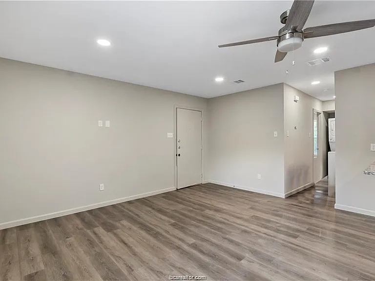 1502 Alpine Cir #D — Photo 11