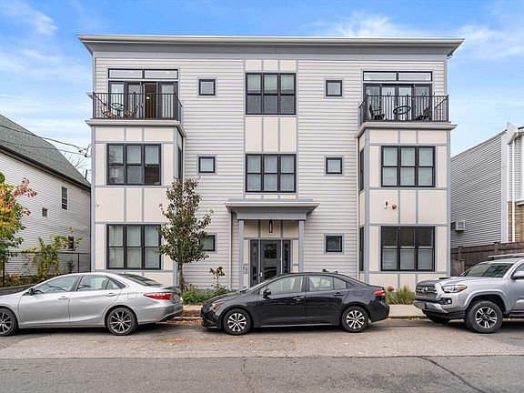 2nd image of 130 Coleridge St #1