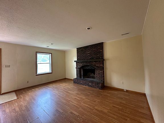 5th image of 600 NW Manor Dr