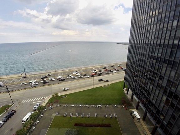 5th image of 910 N Lake Shore Dr APT 1217