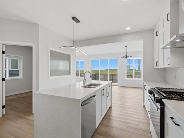 212 W Lewiston Lndg NE, Calgary, AB T3P 2H8