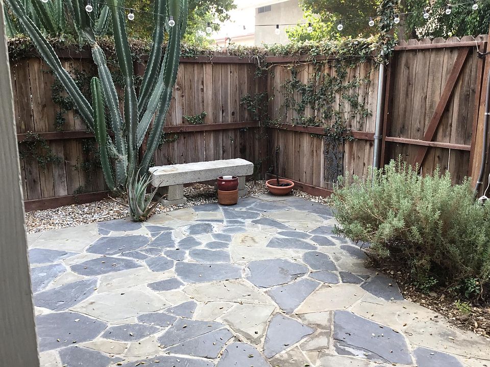 Private 200 sq ft patio