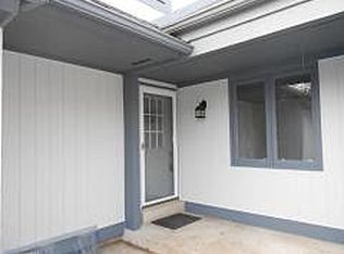 9141 N Briarwood Ct, Bayside, WI 53217