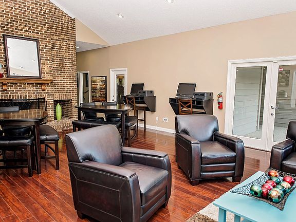 4th image of 8401 Habersham Pointe Cir #0911