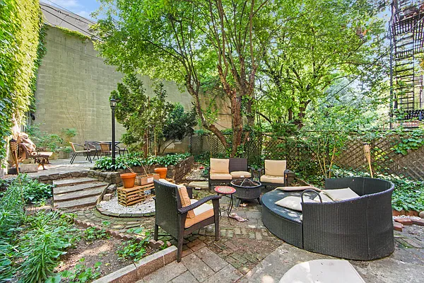 Rented by Charney Real Estate LLC | media 9