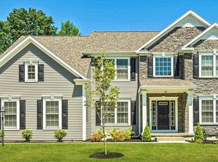 28 Bergen Pl, Niskayuna, NY 12309