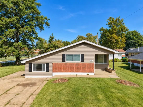 2201 Hollis Dr, Saint Louis, MO 63136