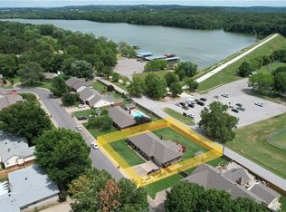 426 Oak Manor Cir, Springdale, AR 72764