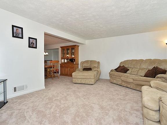 3rd image of 120 Wayne Dr