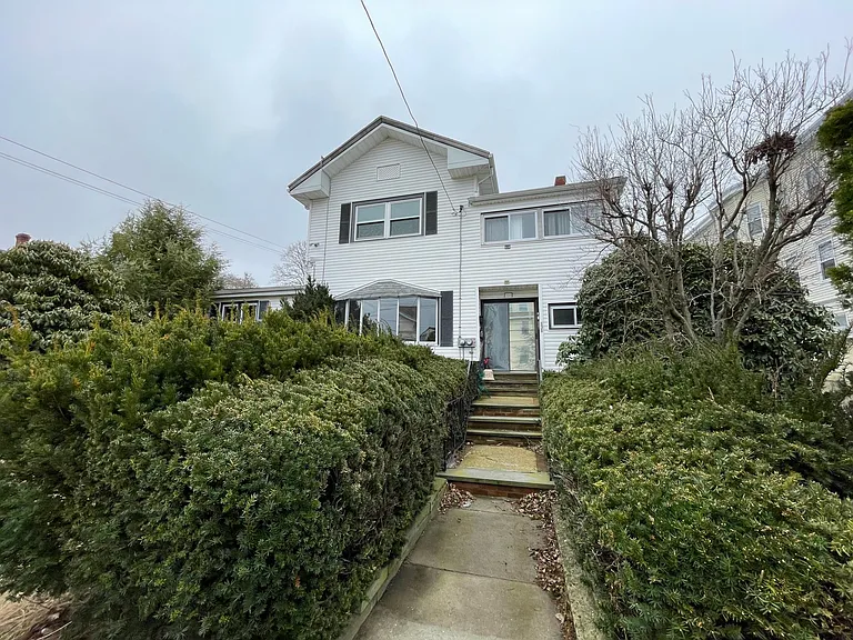 131 Webster St #1 — Photo 17