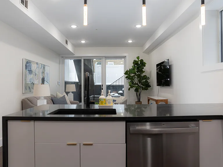 39 Boyd Ave #A — Photo 10