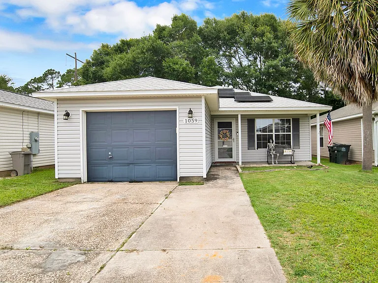 1059 Antigua Cir — Photo 1