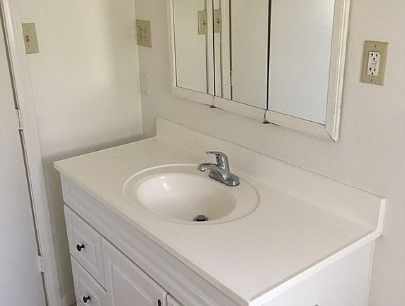5th image of 127 Glenfair Ln