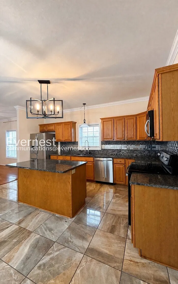 3 bed, 2.5 bath, 1848 sqft, $2,395 — Photo 4