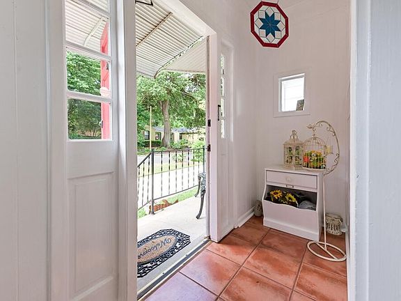 4th image of 604 E 8th Ave