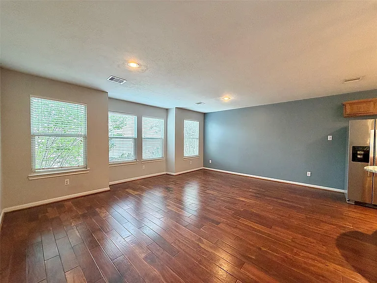1515 Saulnier St — Photo 17