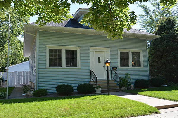 137 17th Pl S