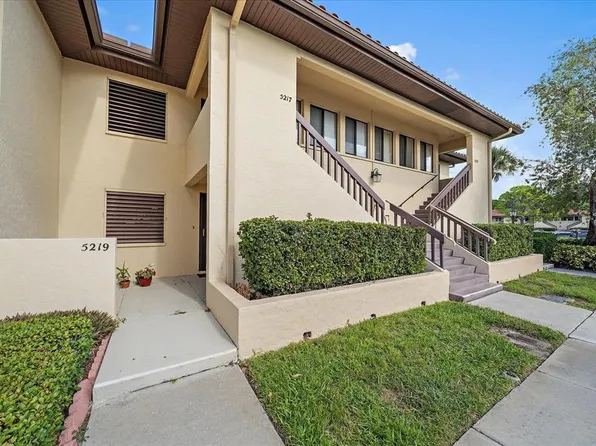 5219 Lake Village Dr #21, Sarasota, FL 34235