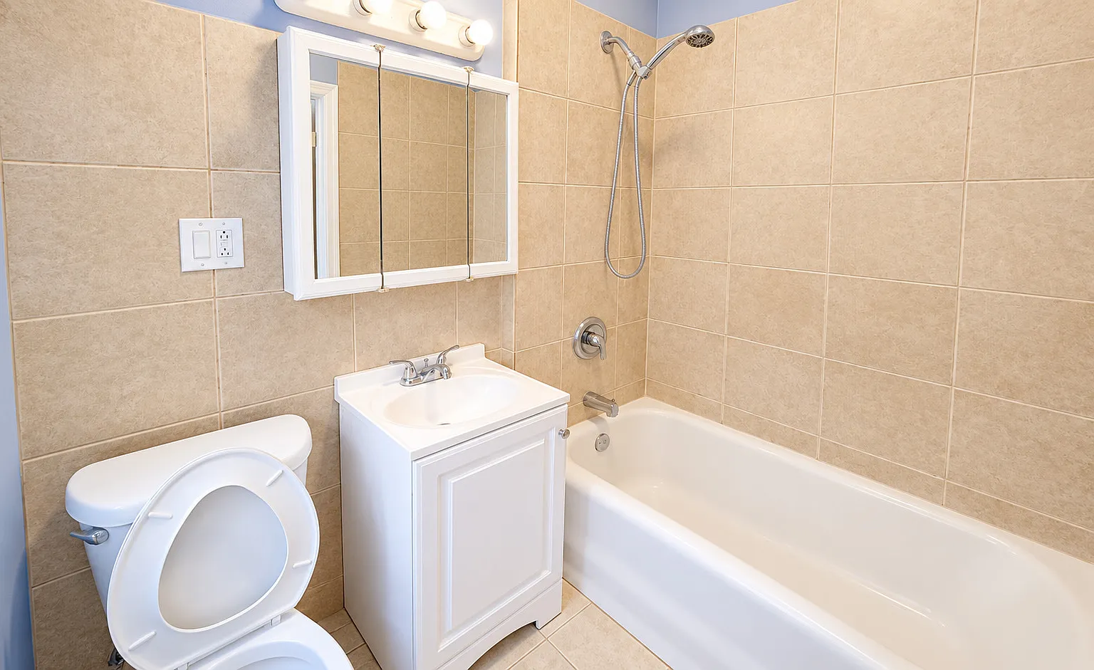 2 bed, 1000 sqft, $1,600 — Photo 4