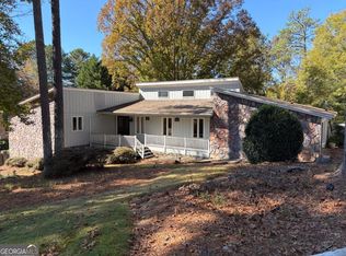 1040 Wordsworth Dr, Roswell, GA