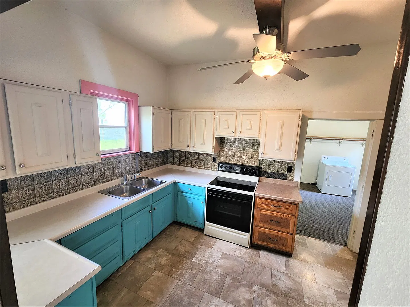 2 bed 1 Bath House — Photo 3