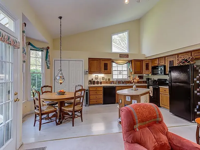 205 Windhover Dr — Photo 7