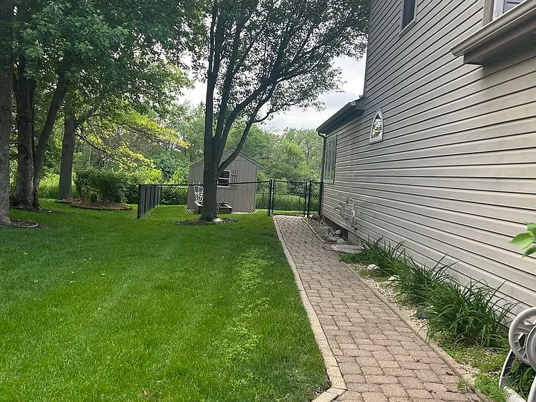 527 Springwood Ln — Photo 29